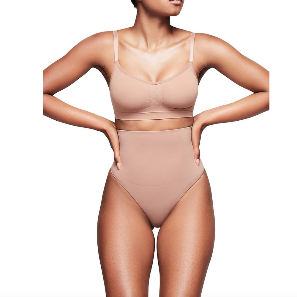 NWT SKIMS Shaping Mid-Waist Briefs, Nude Sienna, Size XXS/XS